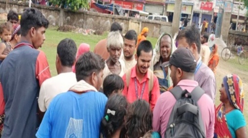 बीएयू क्लॉथ बैंक का बाढ़ राहत अभियान: 50 से अधिक परिवारों को मिली सहायता