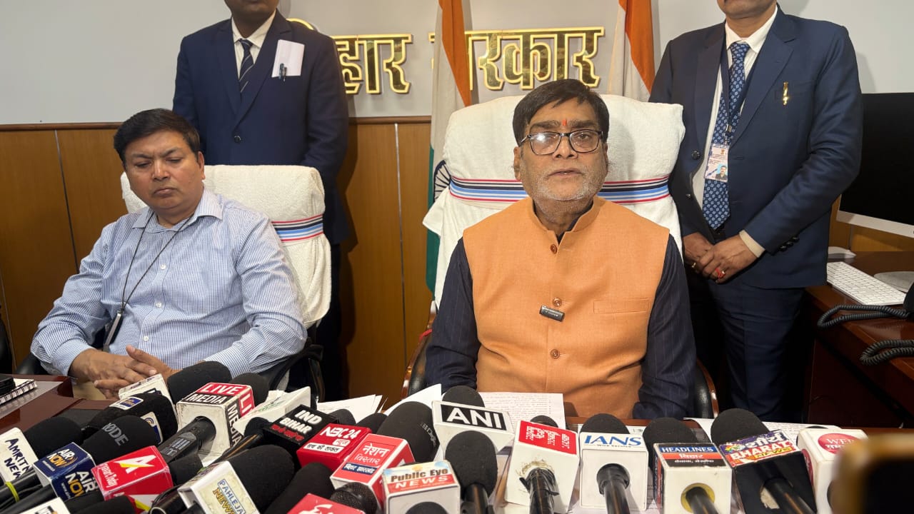 कालाबाजारी पर जीरो टॉलरेंस नीति लागू, 37 FIR दर्ज, 100 उर्वरक प्राधिकार पत्र रद्द, दोषी अधिकारी भी नहीं बख्शे जाएंगे